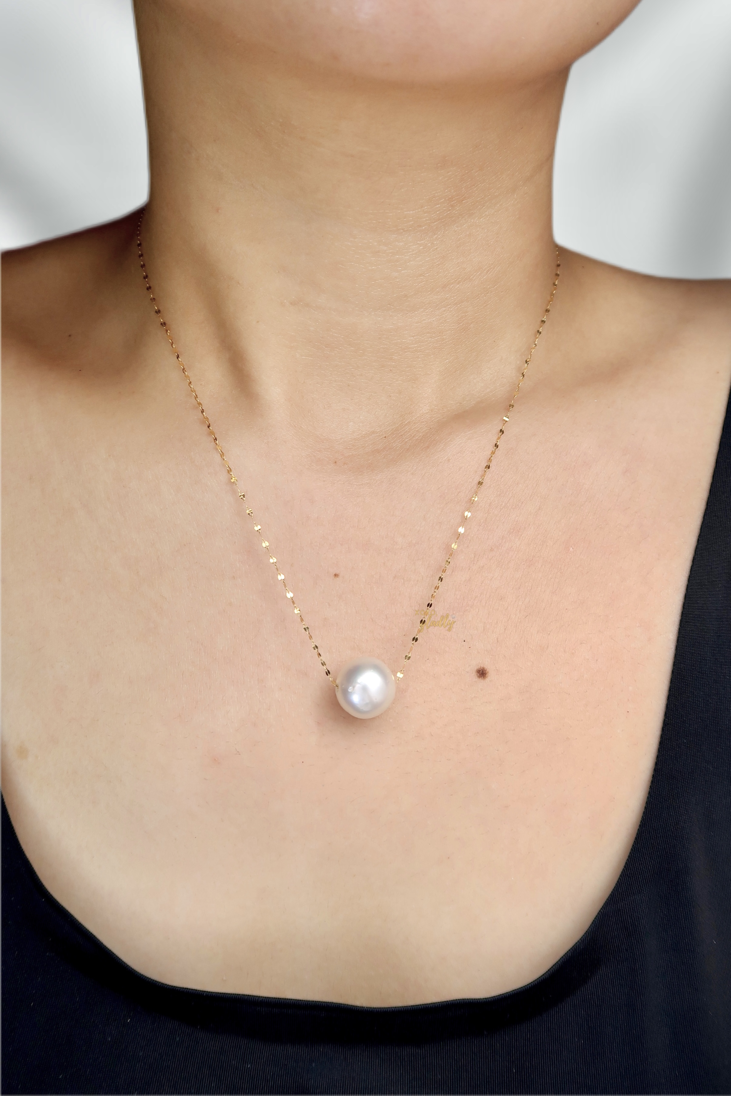 18K Gold Amari Necklace in White